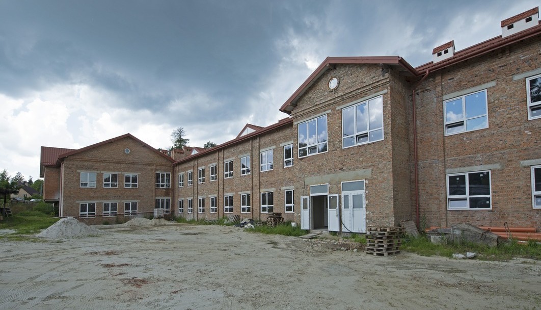 Реконструкція  з розширенням існуючої школи