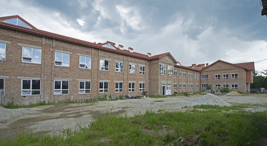 Реконструкція  з розширенням існуючої школи