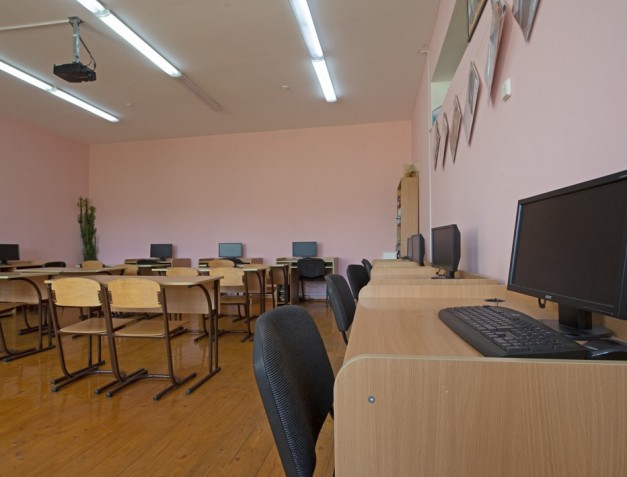 с.Вороняки. Загальноосвітня школа