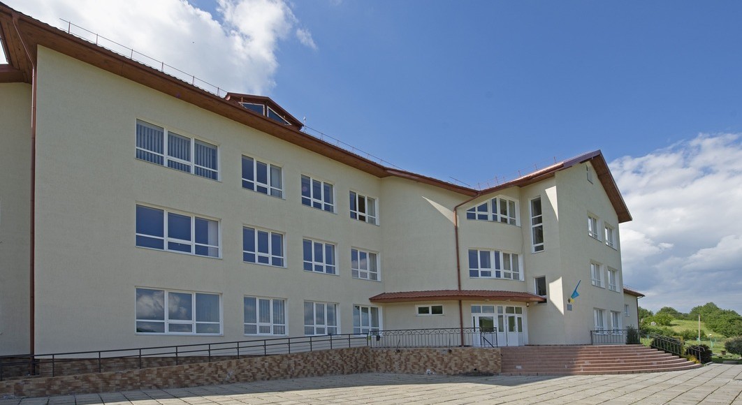 с.Вороняки. Загальноосвітня школа