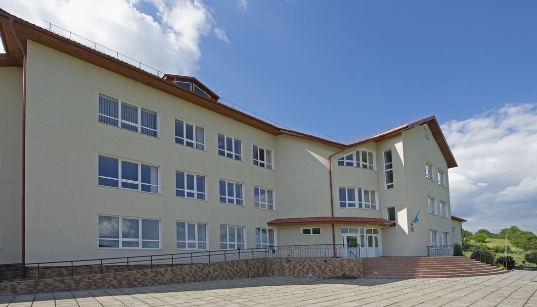 с.Вороняки. Загальноосвітня школа